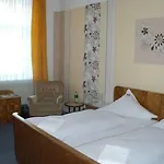 Neun 3/4 Pensionat 2*