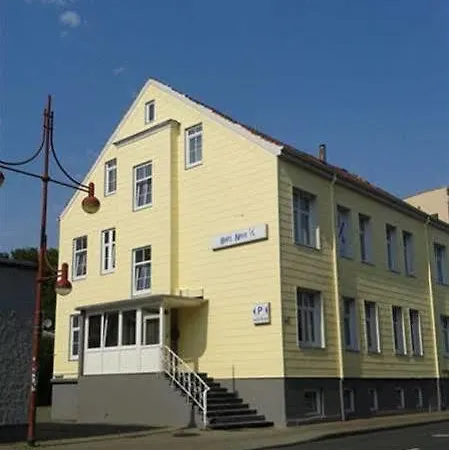 Neun 3/4